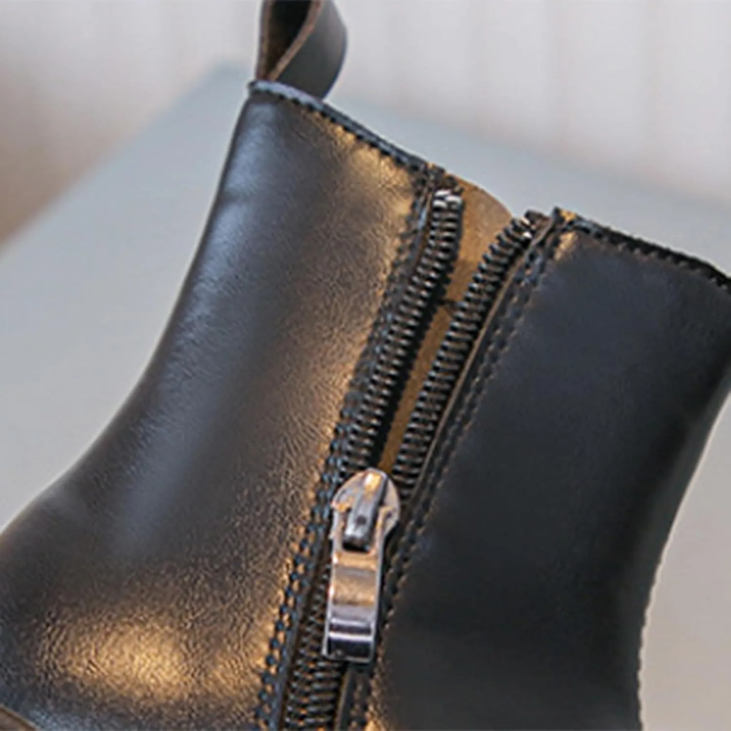 Girls Ankle Boots Slip on Lug Sole Booties Unisex Kids Comfortable Leather Low Heels Zipper Outdoor Dress Booties