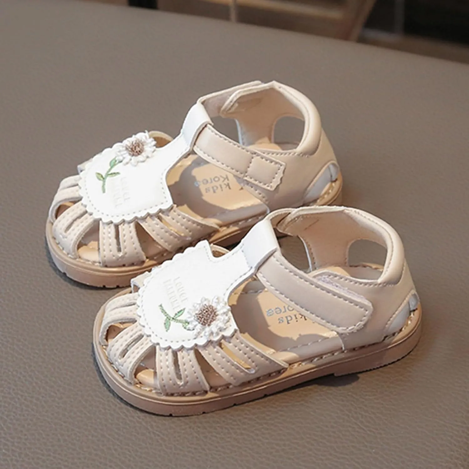 New Comfortable Sandals for Girls in Summer with Soft Sole and Durable Properties Kids White Sandals Girls Samdals