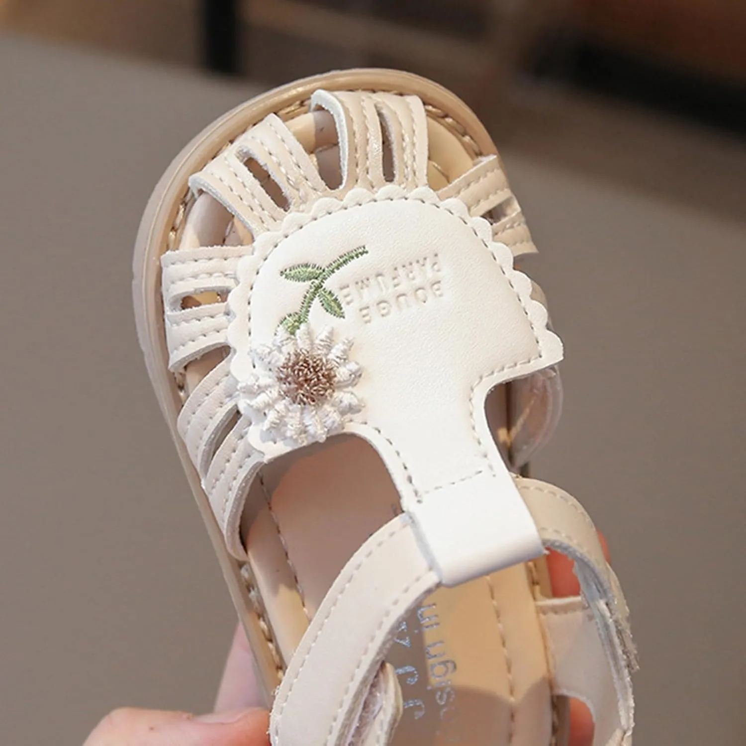 New Comfortable Sandals for Girls in Summer with Soft Sole and Durable Properties Kids White Sandals Girls Samdals
