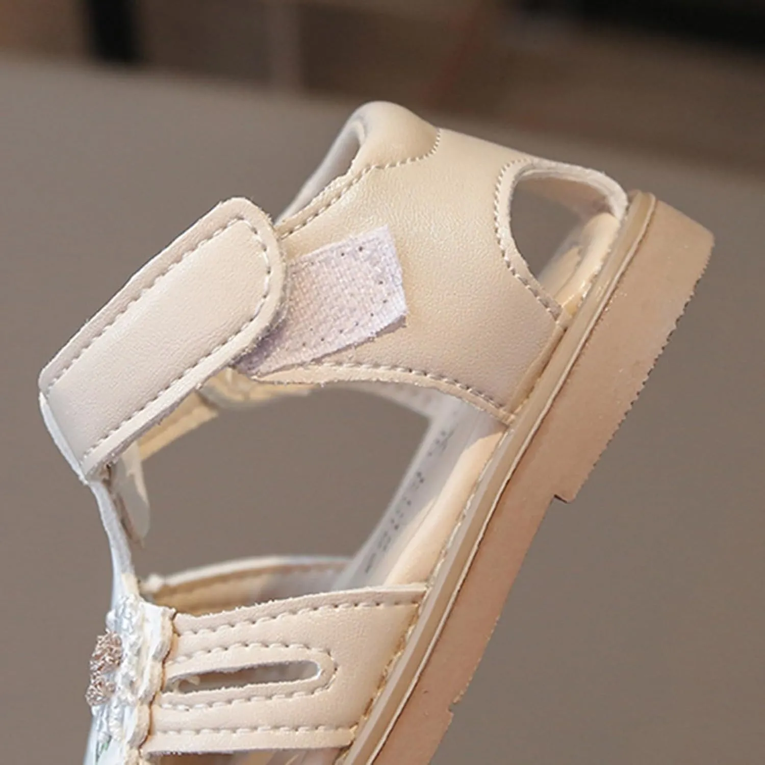 New Comfortable Sandals for Girls in Summer with Soft Sole and Durable Properties Kids White Sandals Girls Samdals