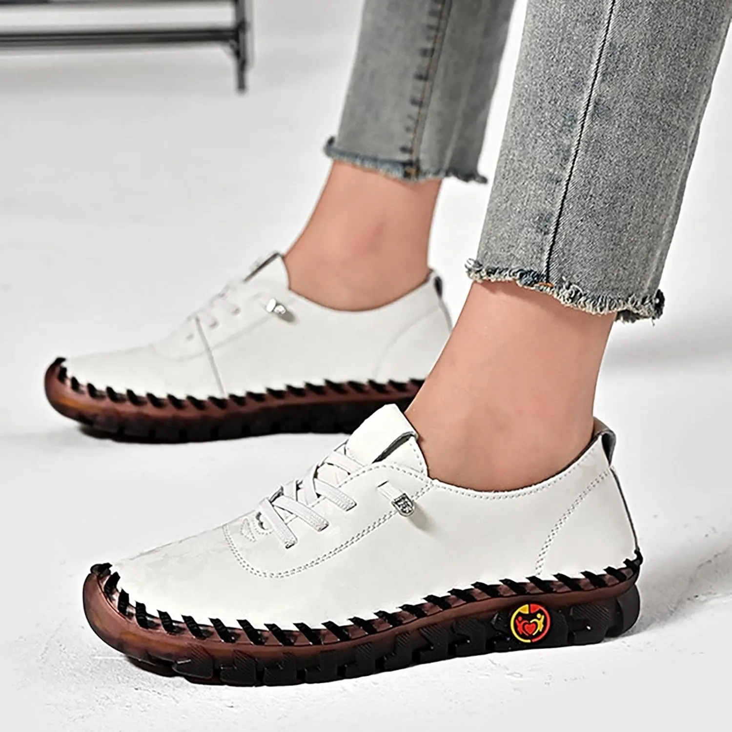 Women's Leather Soft Casual Breathable Walking Running Shoes Comfortable Tennis Shoes Flat Bottom Loafers Non Slip Summer Spring Women's Sneakers