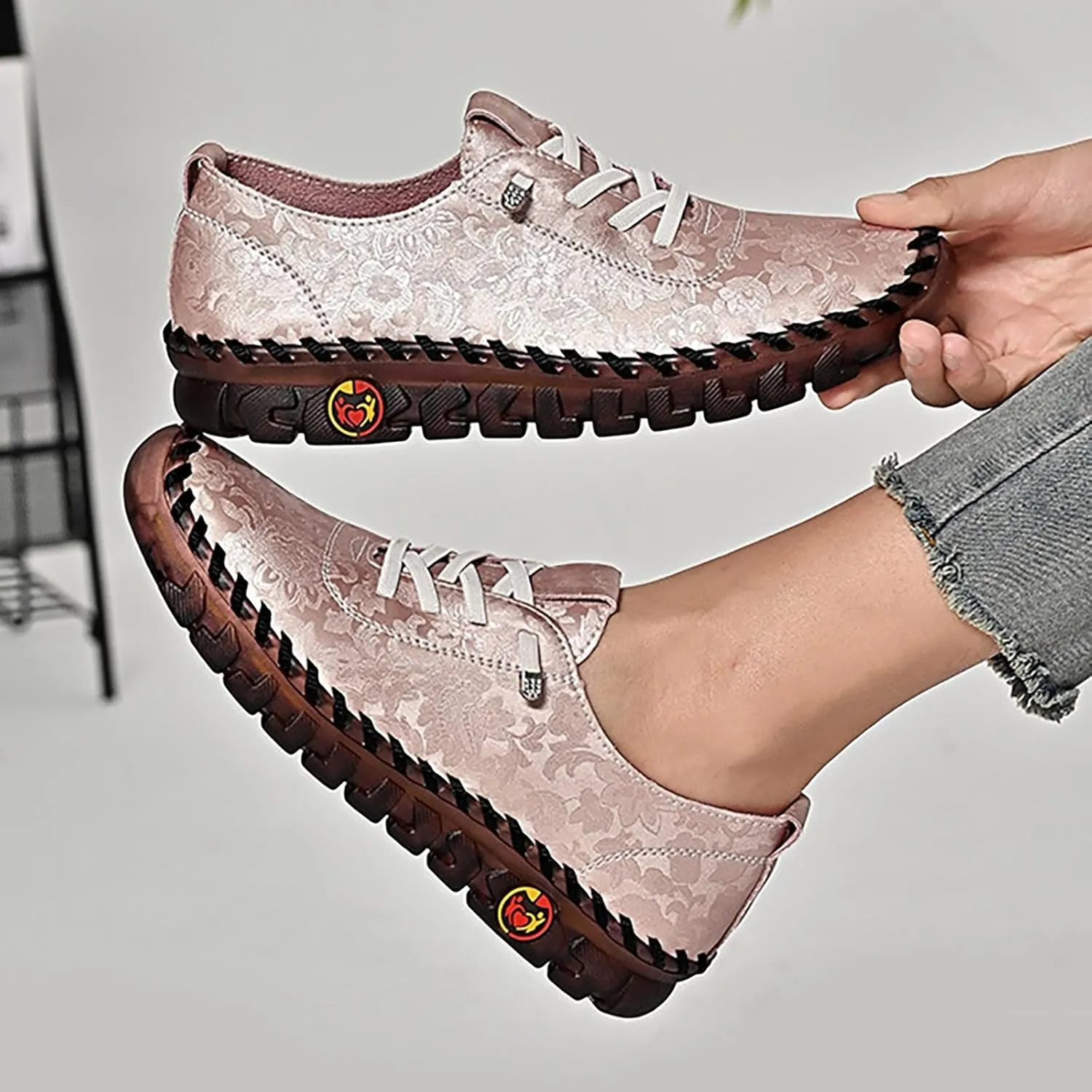 Women's Leather Soft Casual Breathable Walking Running Shoes Comfortable Tennis Shoes Flat Bottom Loafers Non Slip Summer Spring Women's Sneakers