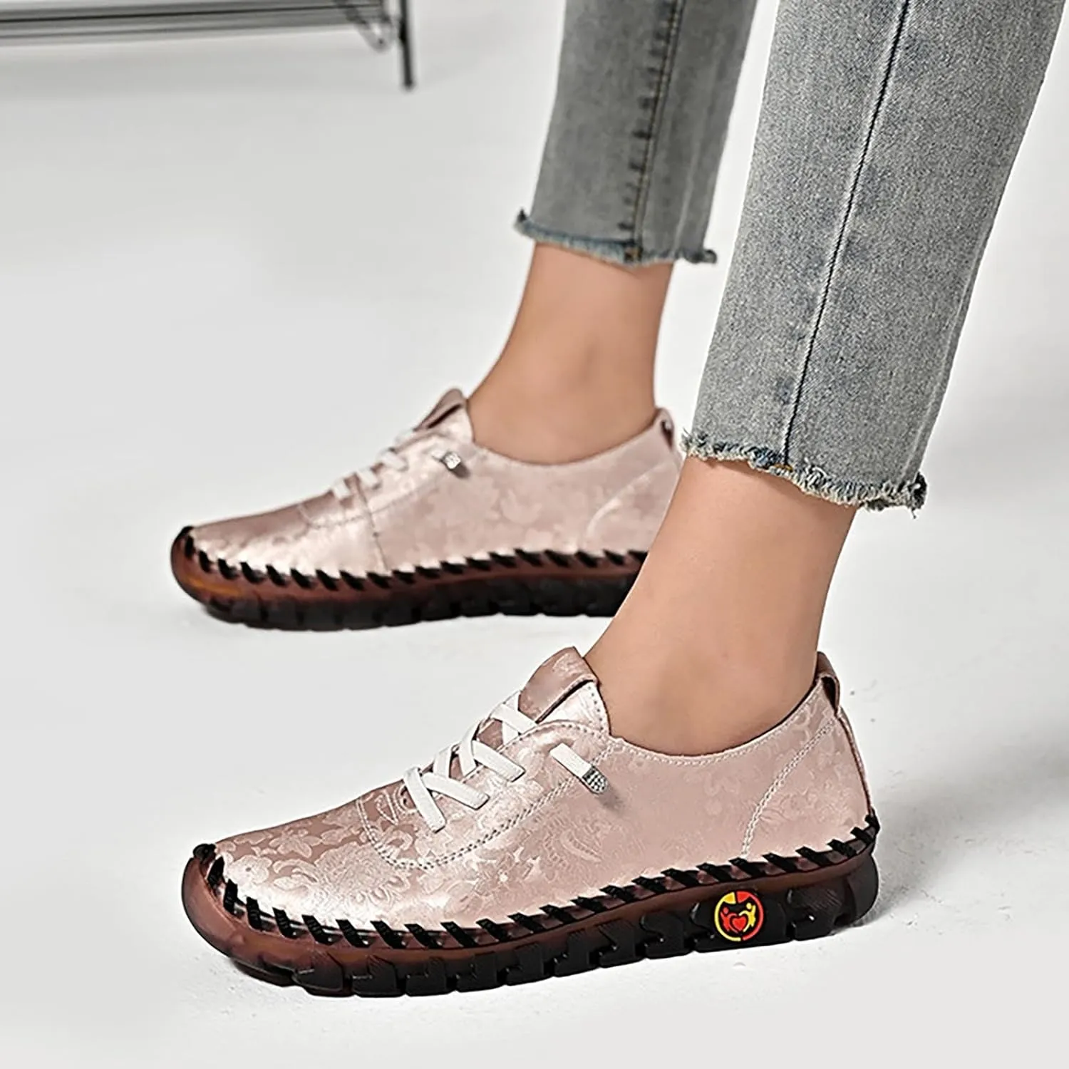 Women's Leather Soft Casual Breathable Walking Running Shoes Comfortable Tennis Shoes Flat Bottom Loafers Non Slip Summer Spring Women's Sneakers