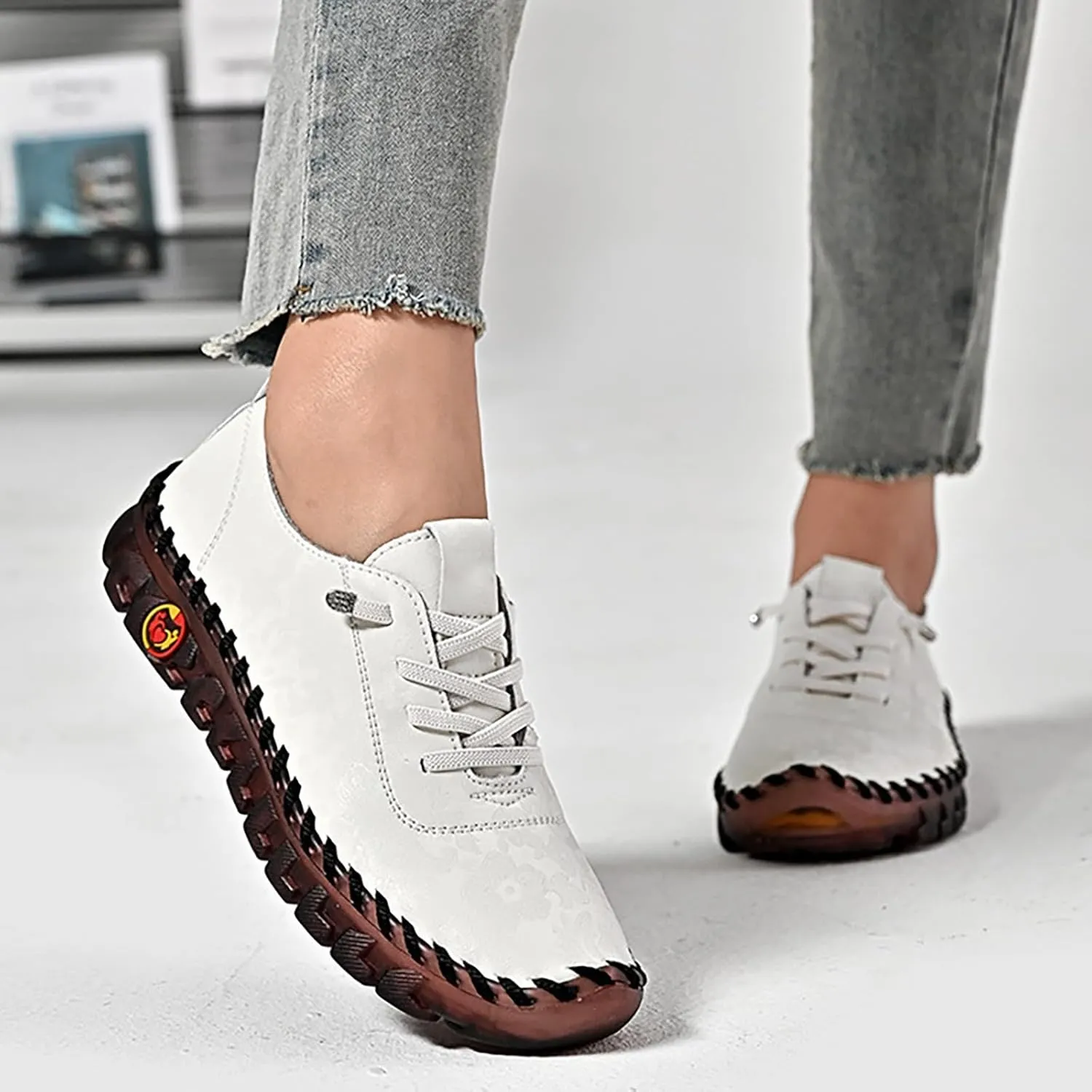 Women's Leather Soft Casual Breathable Walking Running Shoes Comfortable Tennis Shoes Flat Bottom Loafers Non Slip Summer Spring Women's Sneakers