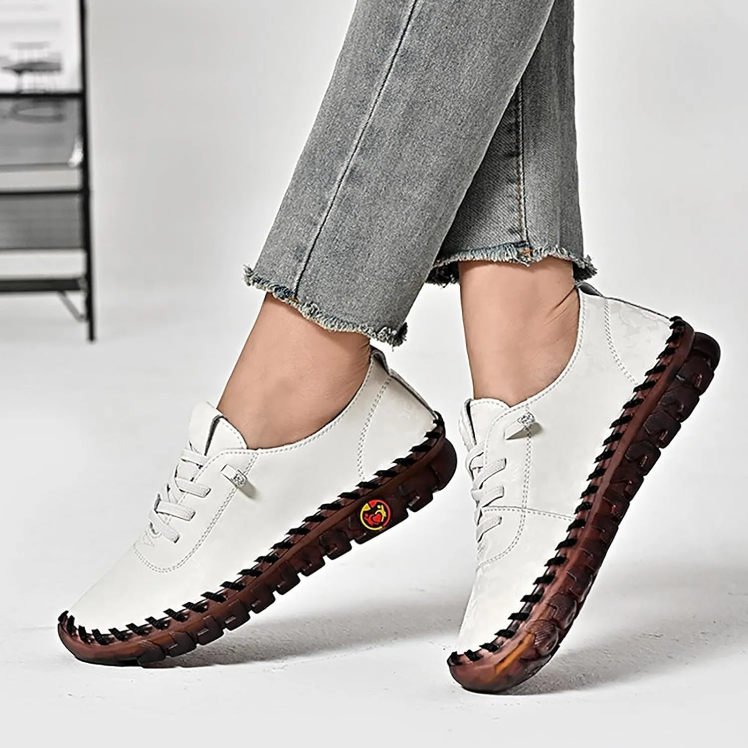 Women's Leather Soft Casual Breathable Walking Running Shoes Comfortable Tennis Shoes Flat Bottom Loafers Non Slip Summer Spring Women's Sneakers